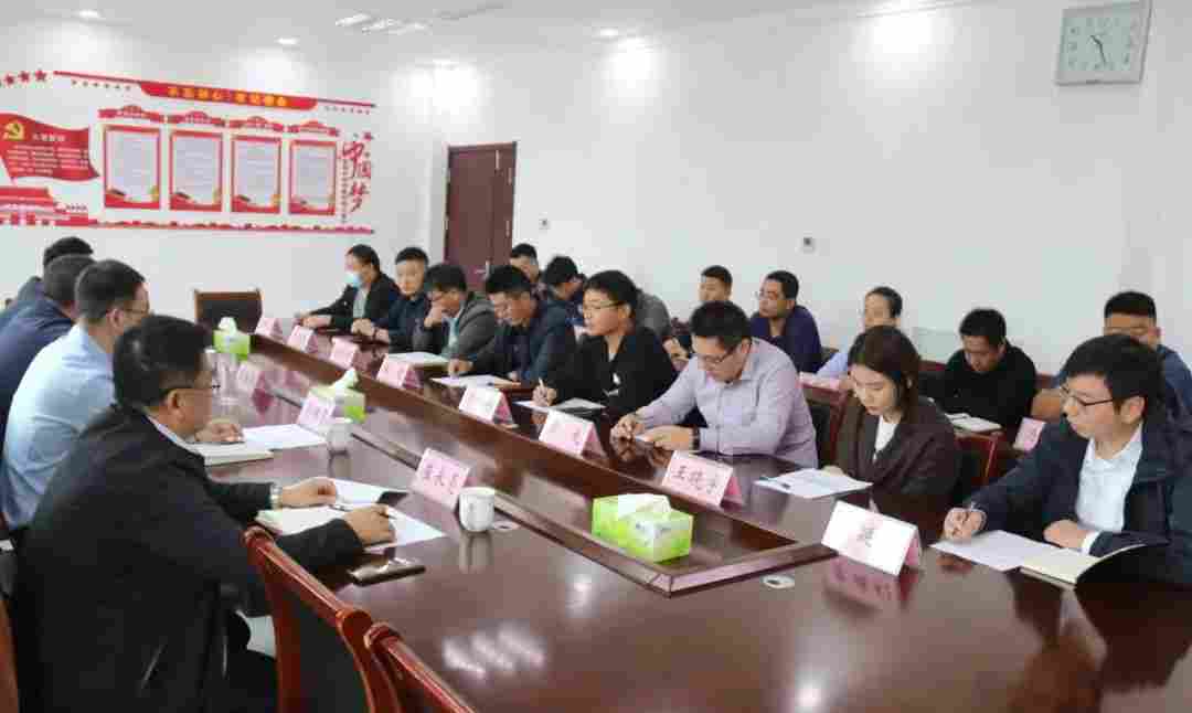 五莲县召开选派参加石材矿山整治工作年轻干部座谈会