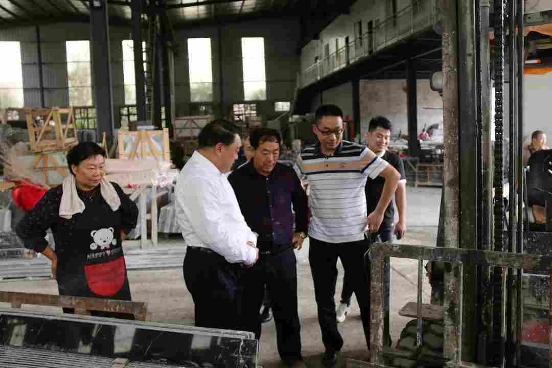 通山县市场监管局对大理石加工企业特种设备安全情况进行突击检查