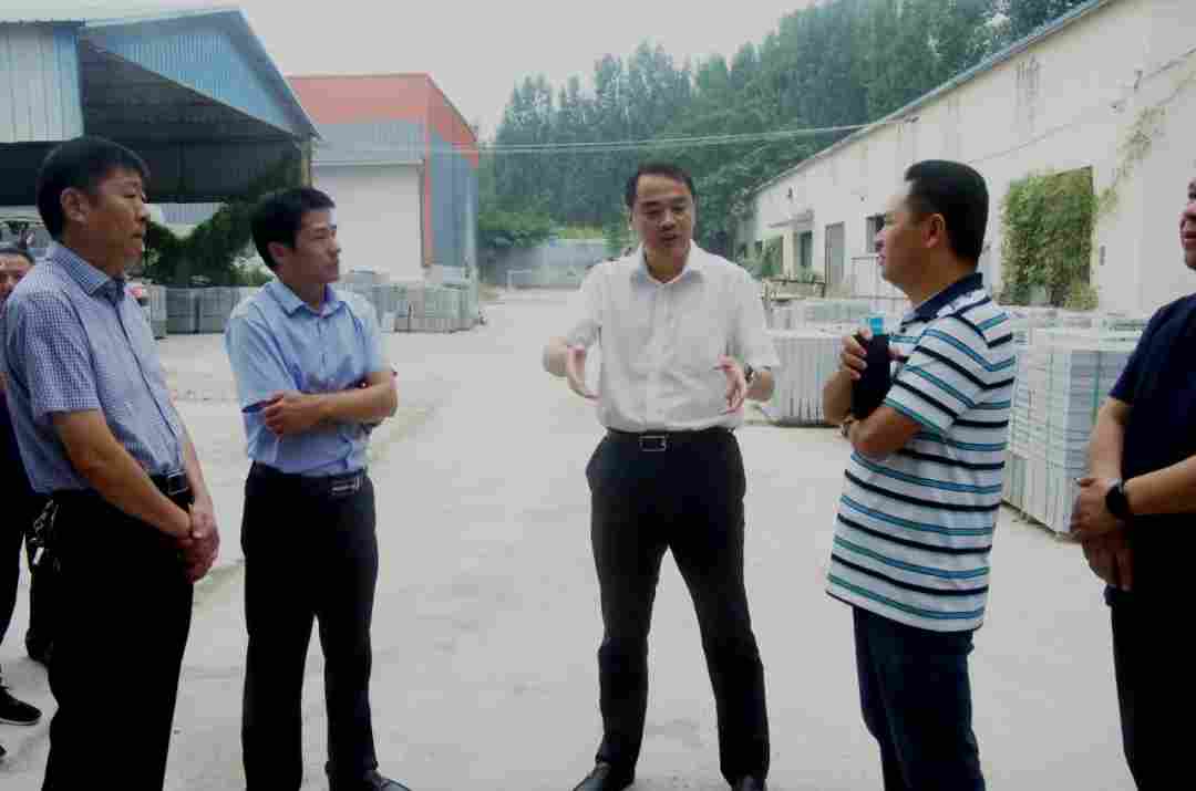 嘉祥县委书记周生宏带领相关部门负责人调研石材加工压减整合情况