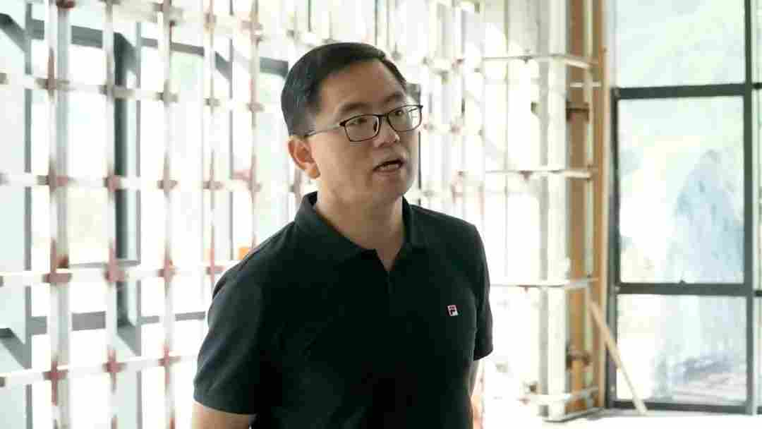 四川雅安宝兴县委副书记、县长罗显泽调研汉白玉企业和汉白玉博物馆打造情况