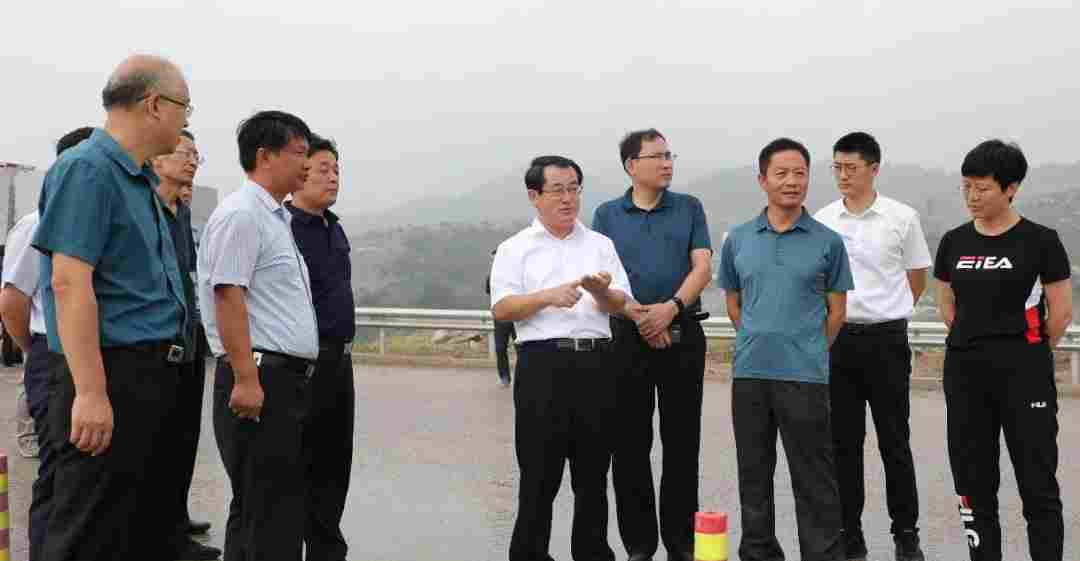 五莲县召开矿山石材业绿色发展整治提升工作领导小组现场办公会议