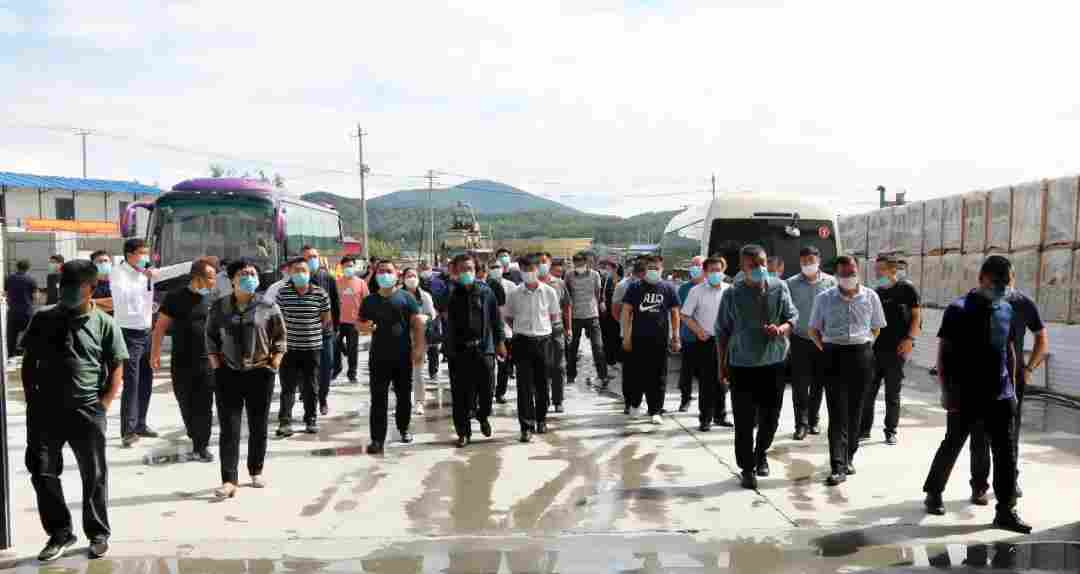 蛟河市组织市直相关部门领导干部、涉企审批人员赴中国北部(蛟河)石材循环经济产业园参观考察