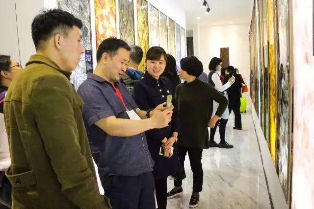 水头大板姑娘：郑晓婷、张红霞